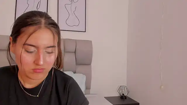 Hanna Evans   online show from September 14, 2025, 3:38 am