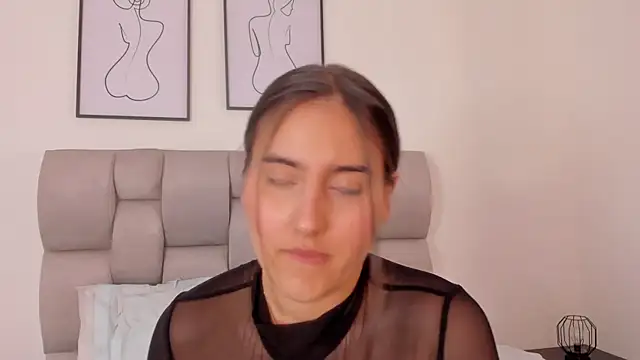 Hanna Evans   online show from September 14, 2025, 3:55 pm