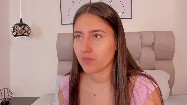 Hanna Evans   online show from November 25, 2025, 12:27 pm