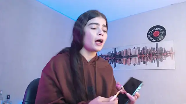 Snapshot of sweet_c4ndy chatting on March 19, 2025, 8:43 pm sweet c4ndy online show from March 19, 2025, 8:43 pm