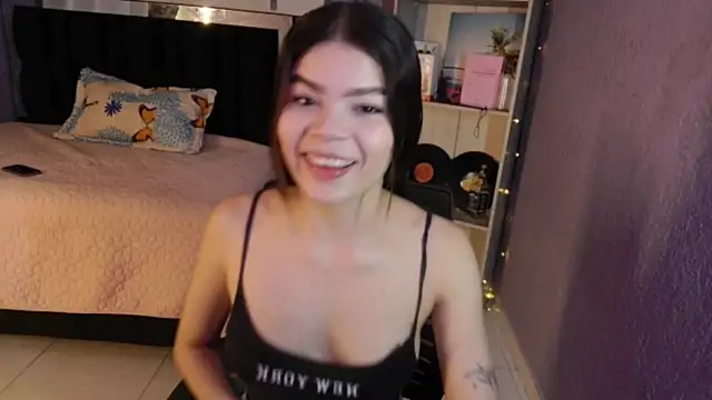 Snapshot of sweet_c4ndy chatting on December 22, 2025, 2:58 pm sweet c4ndy online show from December 22, 2025, 2:58 pm