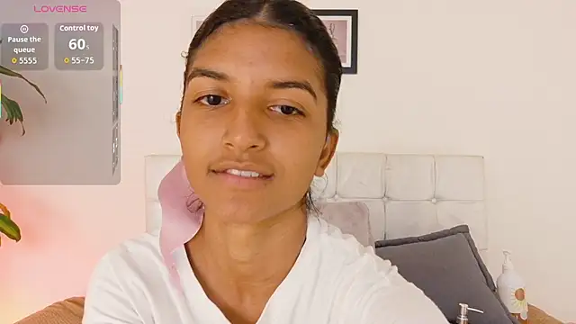 YuliethPetite online show from September 19, 2025, 4:51 pm