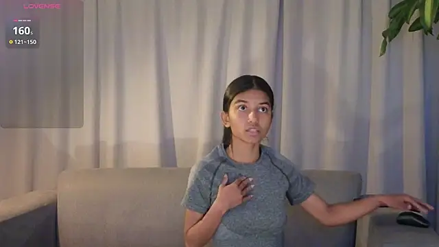 YuliethPetite online show from January 14, 2026, 12:55 pm