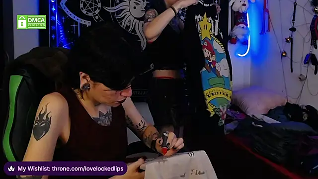 lovelockedlips online show from December 18, 2025, 9:32 pm