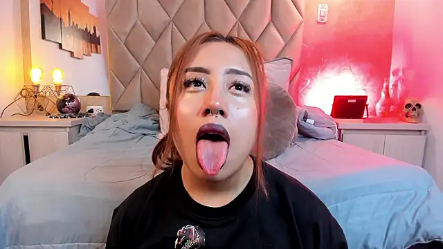 kailinmoonx online show from February 3, 2026, 12:43 pm