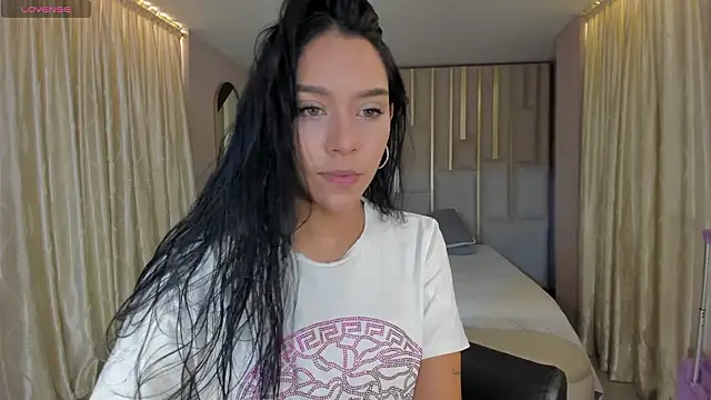 AmaliaCrus online show from February 4, 2026, 8:14 pm