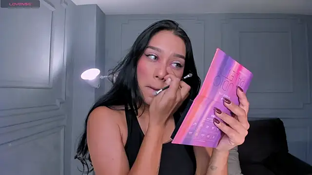 AmaliaCrus online show from April 9, 2026, 8:14 pm