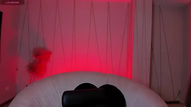 MaiaCollins online show from September 11, 2025, 5:57 pm