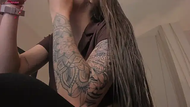 MaiaCollins online show from January 12, 2026, 5:07 pm