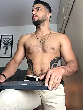 Maximiliano ford online show from October 19, 2025, 9:43 am