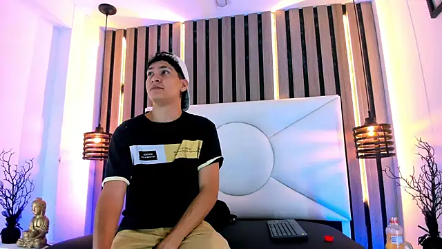 Jhojan twink online show from November 1, 2025, 11:56 am