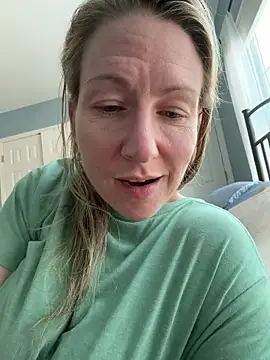 Snapshot of LittleMsMILF chatting on February 25, 2026, 9:46 pm LittleMsMILF online show from February 25, 2026, 9:46 pm