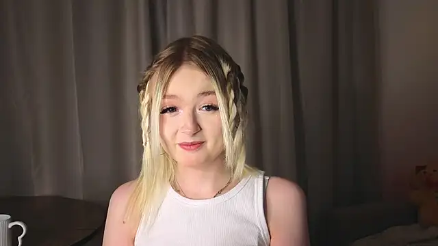 Snapshot of minigirl chatting on February 5, 2026, 2:11 pm minigirl online show from February 5, 2026, 2:11 pm