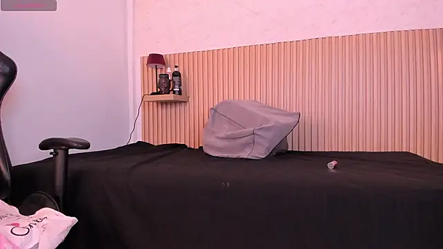 Layla arabelle online show from July 1, 2026, 9:03 pm