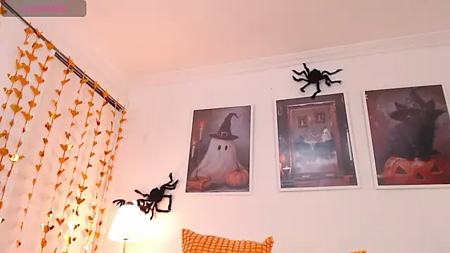 Snapshot of Valen_ross_ chatting on October 10, 2025, 11:48 pm Valen ross online show from October 10, 2025, 11:48 pm