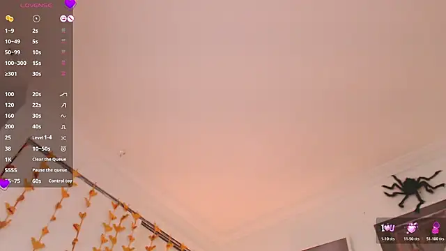 Snapshot of Valen_ross_ chatting on October 31, 2025, 1:06 am Valen ross online show from October 31, 2025, 1:06 am