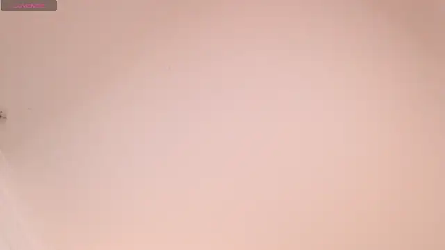 Snapshot of Valen_ross_ chatting on November 13, 2025, 9:03 pm Valen ross online show from November 13, 2025, 9:03 pm