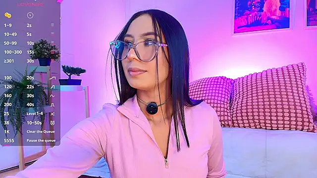 Snapshot of Valen_ross_ chatting on January 8, 2026, 10:56 pm Valen ross online show from January 8, 2026, 10:56 pm