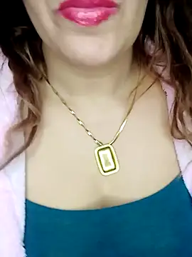 Maya-Moon online show from November 29, 2025, 3:48 pm