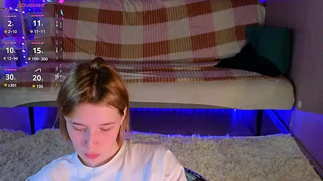 Snapshot of Tara_Lawson chatting on June 11, 2026, 2:53 am Tara Lawson online show from June 11, 2026, 2:53 am