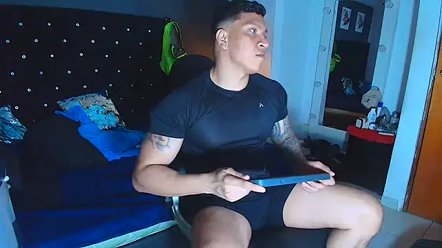 ethan dalton  online show from November 19, 2025, 3:17 am