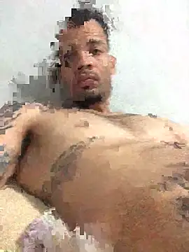 Snapshot of HenriquePhn chatting on February 2, 2026, 4:00 am HenriquePhn online show from February 2, 2026, 4:00 am