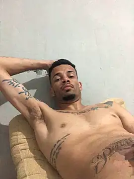 Snapshot of HenriquePhn chatting on February 5, 2026, 2:38 am HenriquePhn online show from February 5, 2026, 2:38 am