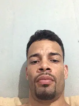 Snapshot of HenriquePhn chatting on March 19, 2026, 8:13 pm HenriquePhn online show from March 19, 2026, 8:13 pm