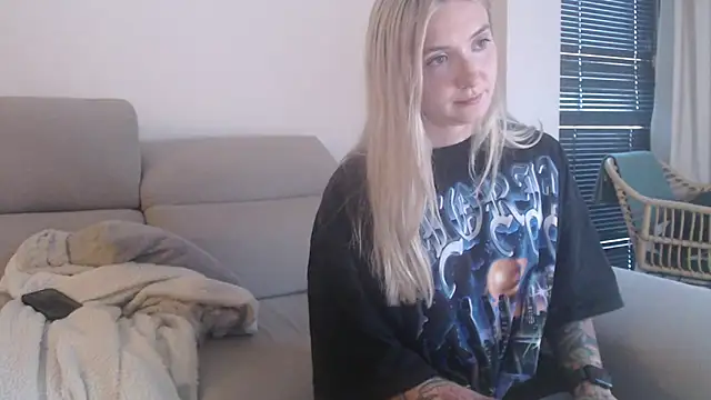 tattoobbgirl online show from November 8, 2025, 4:29 pm