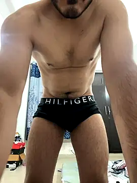 Guccilonda17 online show from November 29, 2025, 6:44 pm