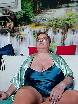 QueenPammy1 online show from January 8, 2026, 7:43 am