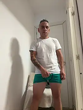 mateocali25 online show from July 7, 2026, 1:04 pm