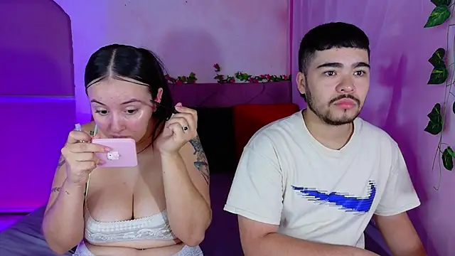 Snapshot of _mia_and_mike_ chatting on November 12, 2025, 1:33 pm mia and mike online show from November 12, 2025, 1:33 pm