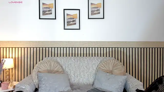 hanna mils online show from February 12, 2026, 4:18 am