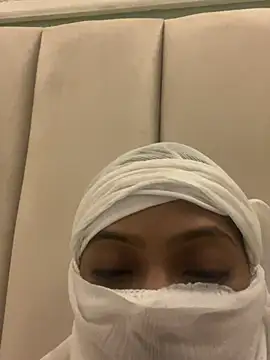 Nia-Stream online show from April 22, 2026, 7:15 pm