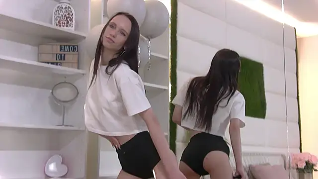 Snapshot of TaraHarris chatting on March 9, 2026, 9:24 am TaraHarris online show from March 9, 2026, 9:24 am