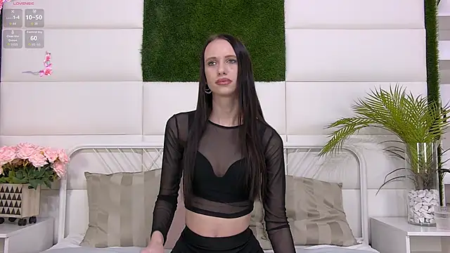 Snapshot of TaraHarris chatting on April 14, 2026, 12:44 pm TaraHarris online show from April 14, 2026, 12:44 pm