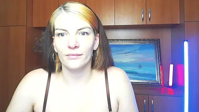 VanessaRey  online show from March 2, 2026, 5:20 pm