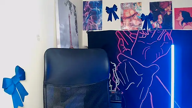 VanessaRey  online show from April 6, 2026, 4:30 pm