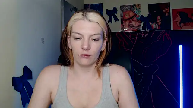 VanessaRey  online show from April 14, 2026, 4:24 pm