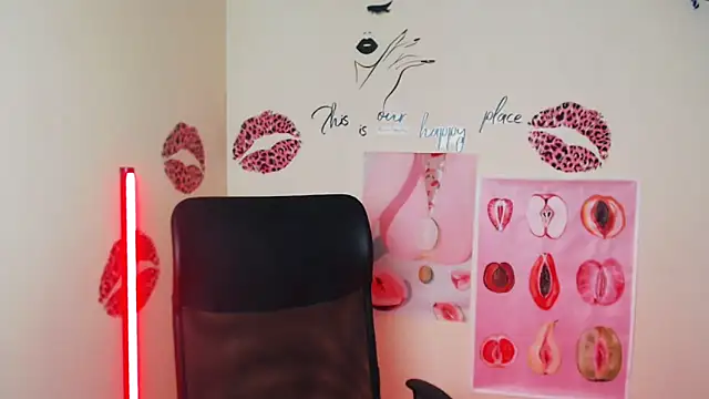 Snapshot of VanessaRey_ chatting on April 19, 2026, 4:17 pm VanessaRey online show from April 19, 2026, 4:17 pm