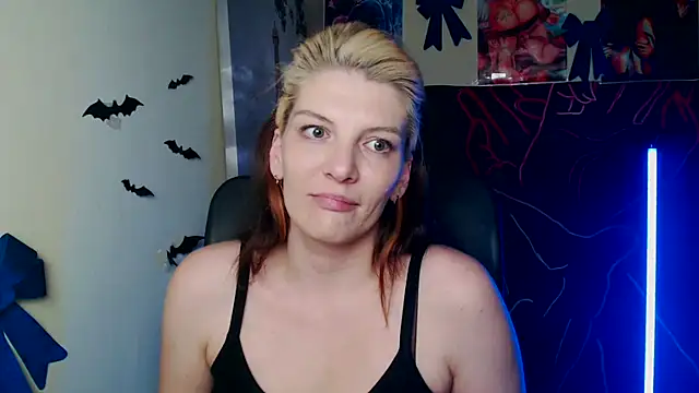 Snapshot of VanessaRey_ chatting on April 22, 2026, 4:48 am VanessaRey online show from April 22, 2026, 4:48 am