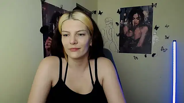 Snapshot of VanessaRey_ chatting on April 25, 2026, 6:27 am VanessaRey online show from April 25, 2026, 6:27 am