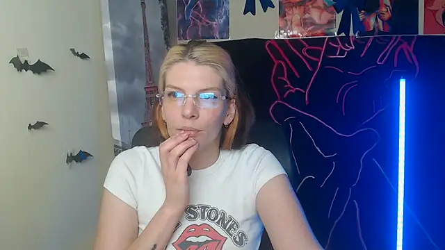 Snapshot of VanessaRey_ chatting on April 30, 2026, 4:13 pm VanessaRey online show from April 30, 2026, 4:13 pm