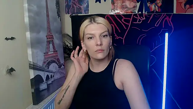 Snapshot of VanessaRey_ chatting on May 4, 2026, 4:03 pm VanessaRey online show from May 4, 2026, 4:03 pm