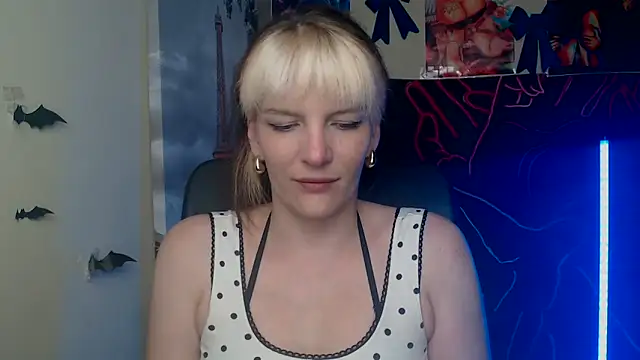 Snapshot of VanessaRey_ chatting on May 10, 2026, 4:23 pm VanessaRey online show from May 10, 2026, 4:23 pm