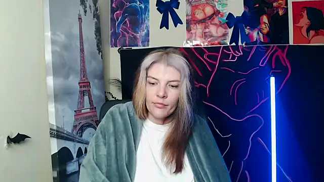 Snapshot of VanessaRey_ chatting on May 17, 2026, 4:54 am VanessaRey online show from May 17, 2026, 4:54 am