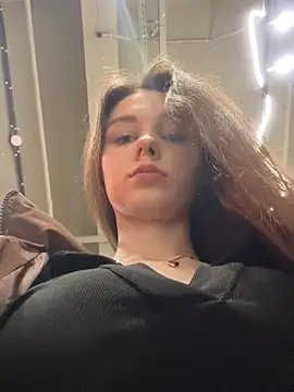 MilaBee online show from January 18, 2026, 11:03 am