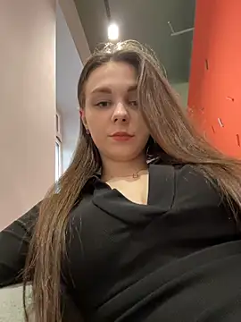 MilaBee online show from May 6, 2026, 11:48 am
