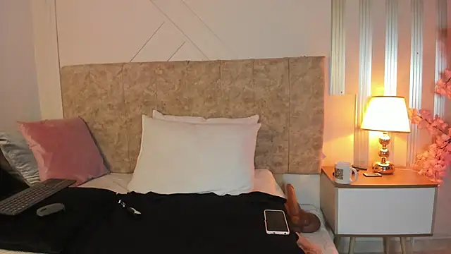 angelinarouse  online show from December 22, 2025, 5:04 am